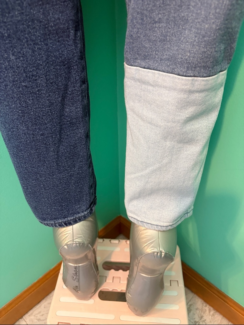 Hollister Ultra High Rise Mom Jean Patchwork Ankle Jeans - Picture 10 of 12
